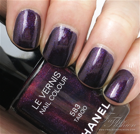 Chanel Le Vernis Taboo Review, Swatches and Photos