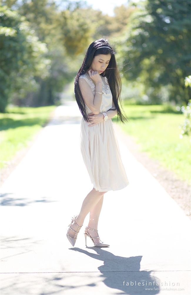 Woman in a mini dress mini dress - Stock Photo [89532063] - PIXTA